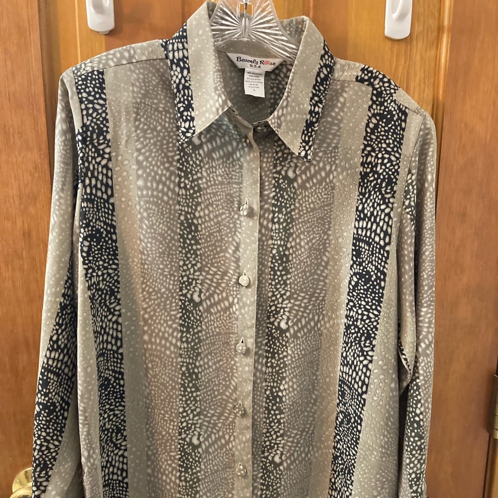 Button down small long sleeve Beverly rose